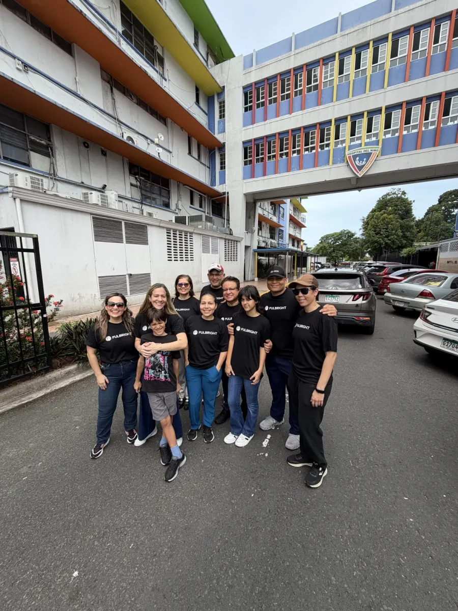 QLU Fulbright Scholars Cooking and Feeding Hope volunteers outside a public hospital in Panama City, Panama